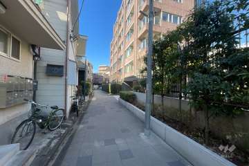 敷地北西側の前面道路