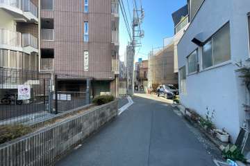 敷地北側の前面道路