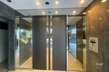 エントランスはオートロック付きです。