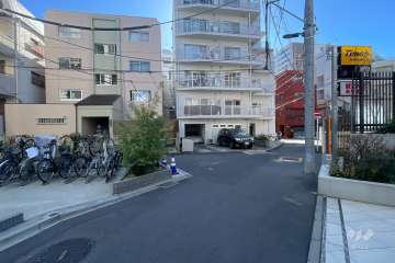 敷地南西側の前面道路