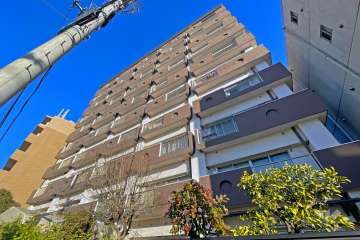 西落合ファミリーマンションの外観（南東側から）