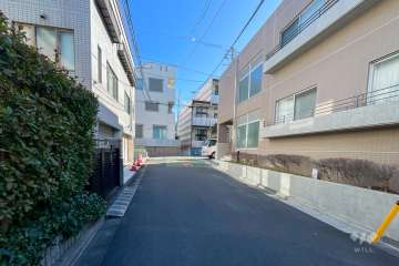 敷地北側の前面道路