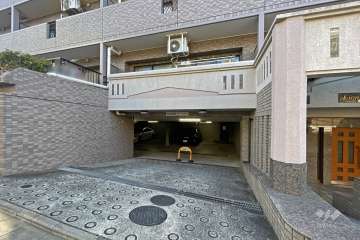 駐車場の出入り口