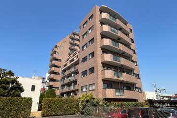 朝日クレスパリオ西落合の外観（南東側から）