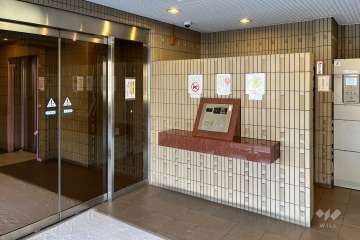 エントランスはオートロック付きです。