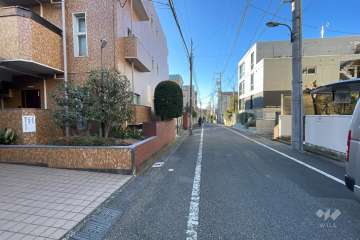 敷地の西側前面道路（北側から）