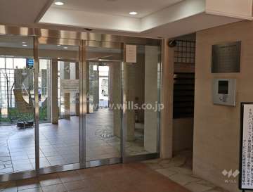 エントランスはオートロック付きです。