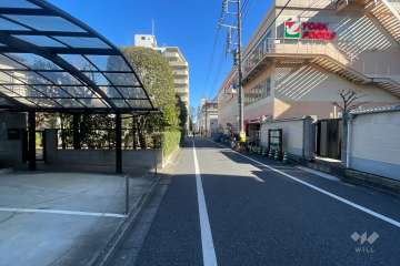 敷地北側の前面道路