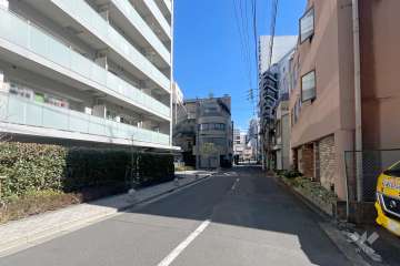 敷地南側の前面道路