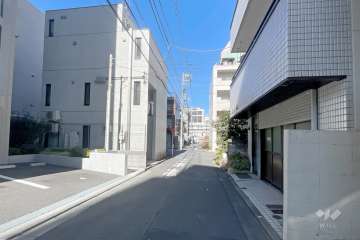 敷地東側の前面道路