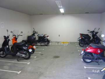 屋内のバイク置場