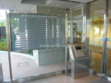 エントランスはオートロック付きです。