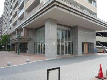 雨の日や荷物の多い時に便利なエントランス横の車寄せ