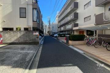 敷地北側の前面道路