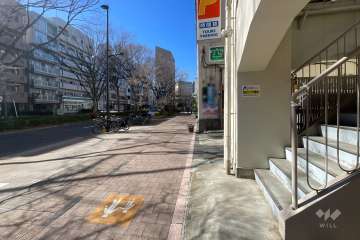 敷地南側の前面道路