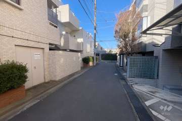 敷地北側の前面道路