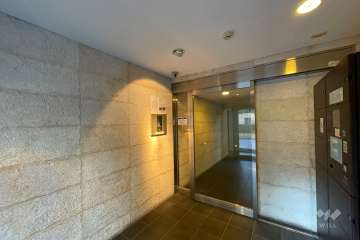 エントランスはオートロック付きです。