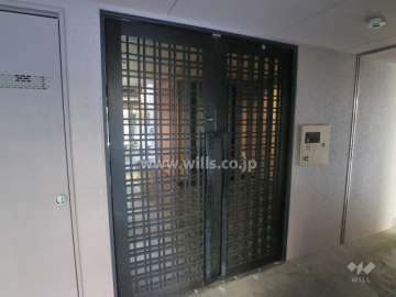 駐輪場・駐車場側出入り口