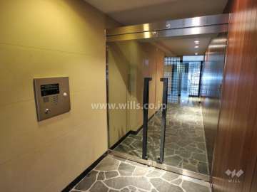 エントランスはオートロック付き