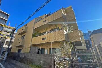 マック大久保コートの外観（南西側から）