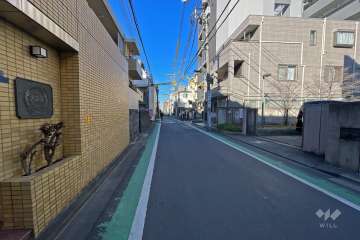 敷地北側の前面道路（東側から）