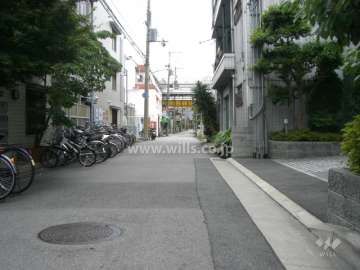 マンションの前面道路