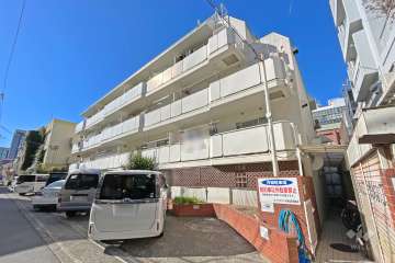 カーサビアンカ新宿の外観（北東側から）