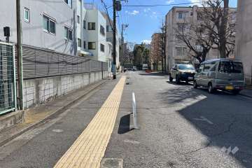 敷地西側の前面道路　