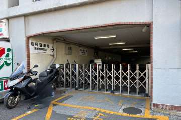 駐車場の出入り口　