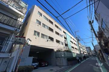 エムブランド新宿戸山公園の外観（南西側から）