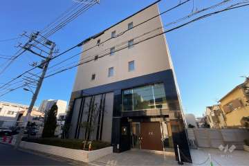 プレジール新宿大久保の外観（南西側から）