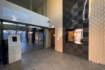 エントランスはオートロック付きです。