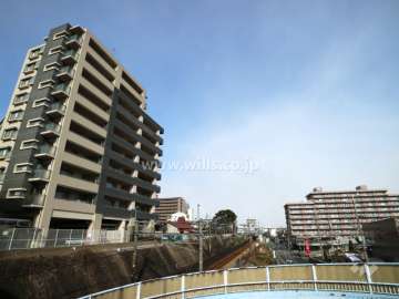 敷地の東側にJR福知山線が通っています