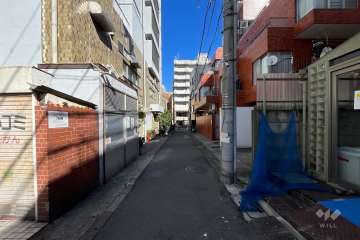 敷地西側の前面道路　