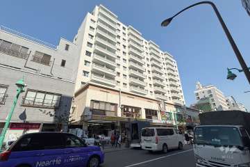 新宿スカイプラザの外観（南西側から）