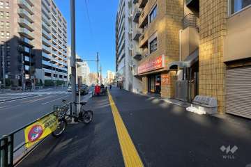 敷地西側の前面道路　