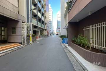 敷地南側の前面道路