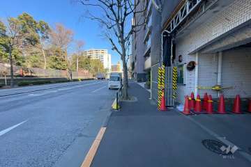 敷地北西側の前面道路