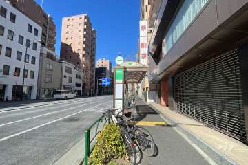 敷地西側の前面道路