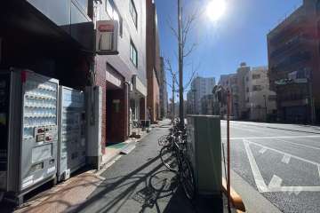 敷地西側の前面道路