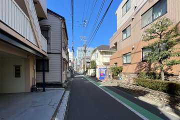 敷地西側の前面道路　