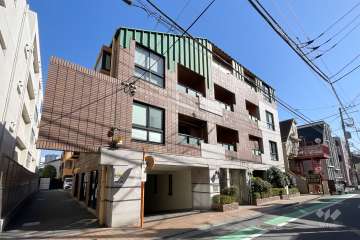 スターロワイヤル四谷大京町の外観（北西側から）