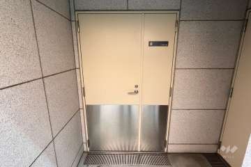 ゴミ置場の出入口