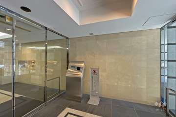 エントランスはオートロック付きです。