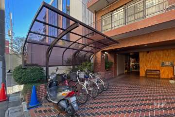 バイク置場と駐輪場
