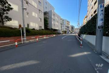 敷地北側の前面道路