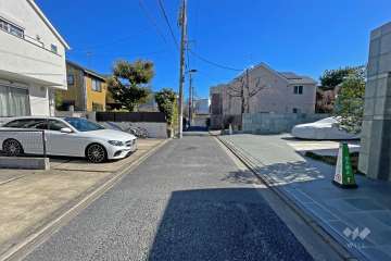敷地の西側前面道路（北側から）