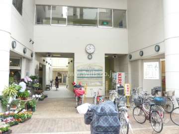 1階店舗のエントランス