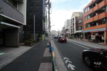 敷地の北側の前面道路（東側から）
