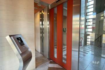 エントランスはオートロック付きです。